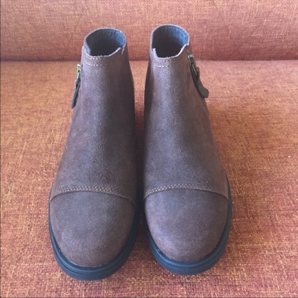 Like new — Sorel // Major Low Suede Bootie - Picture 4 of 6